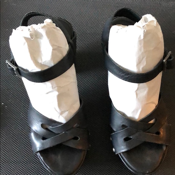 Kork-Ease Shoes - Kork Ease black shoe in size 6.5 open toe and back